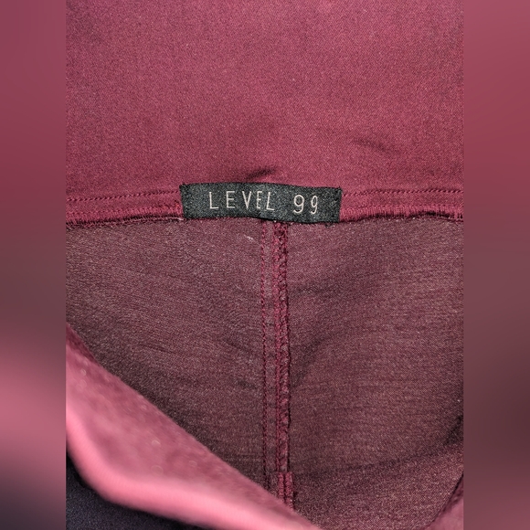 Level 99, Size Small, Burgundy leggings, high-waist, Soft Shimmer - Picture 7 of 9